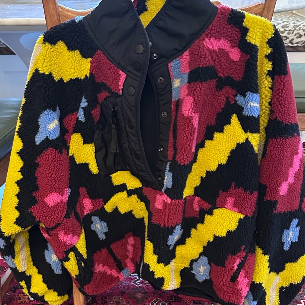 NWOT Free People Movement ‘Hit the Slopes’ printed fleece pullover, size medium.